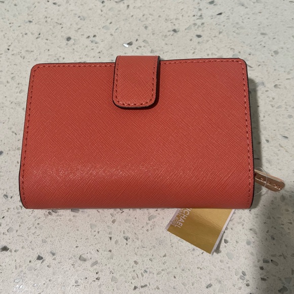 NWT Michael Kors Leather Wallet - Picture 4 of 5